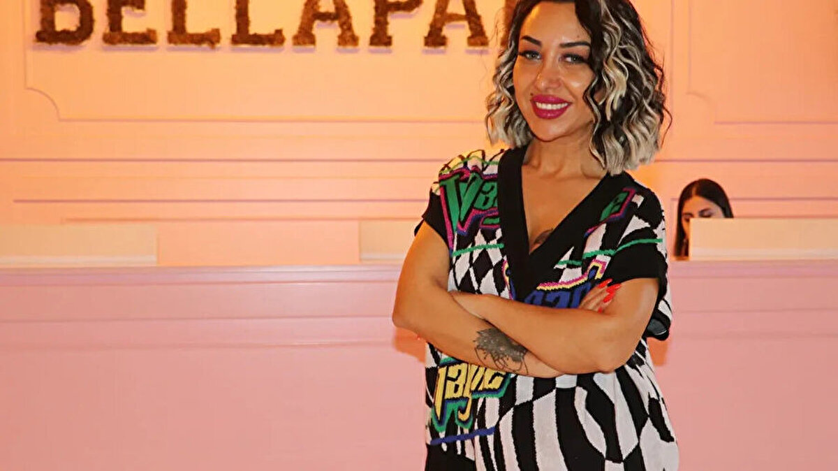 Olay öncesi eşine “Seni seviyorum, hakkını helal et” mesaj gönderdiği belirtilen Şahin’in cansız bedeni, otopsi için morga kaldırıldı.