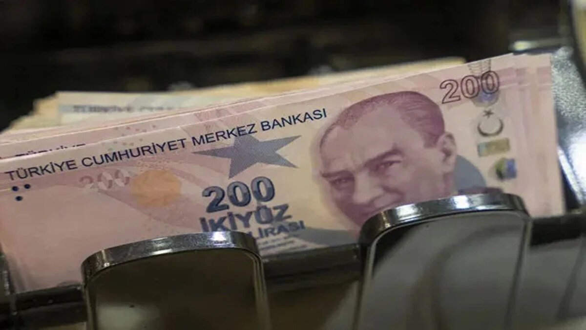 Bağ-Kur kapsamında, 1999 öncesinde emeklilik için prim şartı kadınlar için 7.200 gün, erkekler için ise 9.000 gün olarak belirlenmişti. Ancak 1999 sonrasında, hem kadın hem erkek sigortalılar için prim günü şartı 9.000 olarak eşitlenmiştir.<br><br>