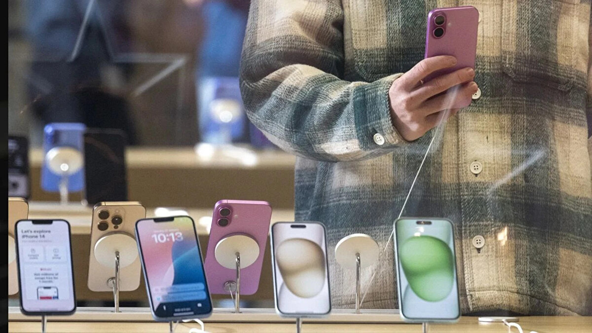 iOS 18 güncellemesinden bu yana yazılım tarafında ciddi çalışmalar yürüten Apple, geçen yıl yayınladığı bu güncelleme ile tarihteki en büyük yeniliklerini getirdi.