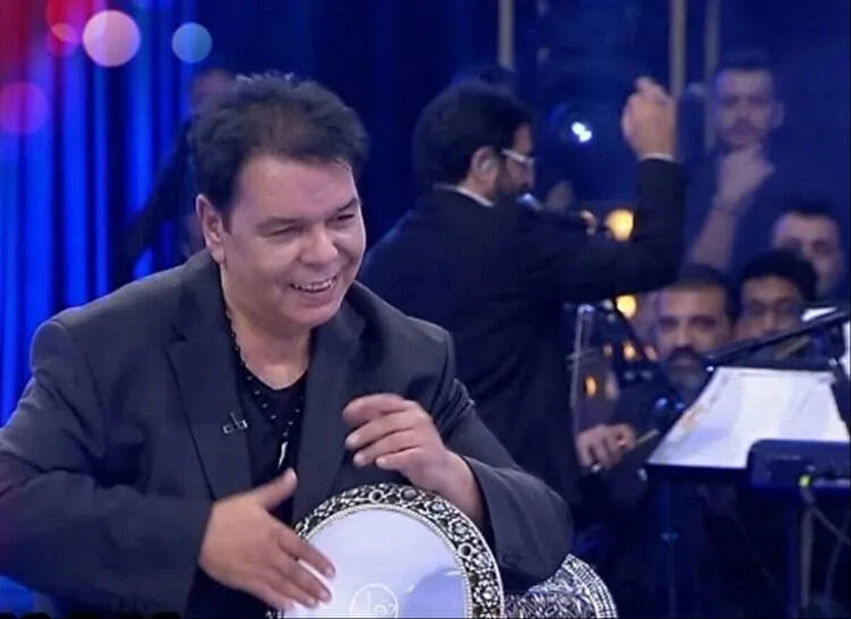 Bir aydır hastanede tedavi gören Balık Ayhan 'dan acı haber geldi. Gerçek ismi Ayhan Küçükboyacı olan sanatçı, 13 Mayıs günü sabah saatlerinde hayatını kaybetti. Roman müziğinin simge isimlerinden biri olan Ayhan Küçükboyacı, 12 Nisan tarihinde fenalaşarak yakınları tarafından Prof. Dr. Cemil Taşcıoğlu Şehir Hastanesi’ne kaldırılmıştı.