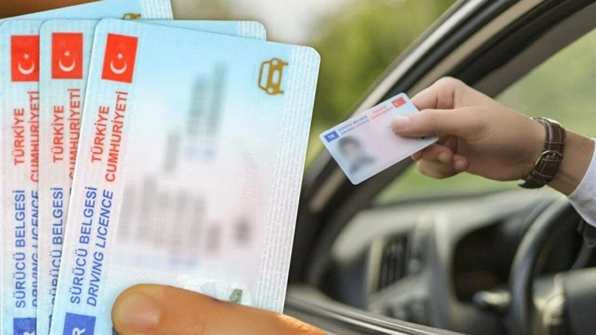 Ehliyet yenilemede son tarihe dikkat! <br><br>Eski tip ehliyetlerin yenilenmesi için tanınan süre, 31 Temmuz 2025 tarihinde sona erecek. Bu tarihe kadar başvuruda bulunmayan sürücüler, cezai yaptırımlarla karşılaşacak.