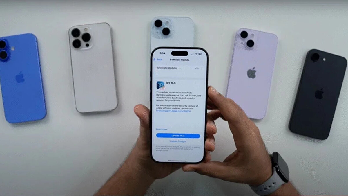 Apple’a göre iOS 18.5 güncelleme notları da şöyle:<br><br><br>-Yeni bir "Pride Harmony" duvar kâğıdı eklendi.<br>-Ekran Süresi şifresi bir çocuğun cihazında kullanıldığında artık ebeveynlere bildirim gönderiliyor.<br>-Apple TV uygulaması üzerinden, üçüncü taraf bir cihazda içerik satın alırken “iPhone ile Satın Al” seçeneği kullanılabiliyor.<br>-Apple Vision Pro uygulamasının siyah ekran göstermesine neden olan bir sorun giderildi.<br>-iPhone 13 (tüm modeller) için operatör destekli uydu özellikleri artık kullanılabilir. Daha fazla bilgi için: https://support.apple.com/122339