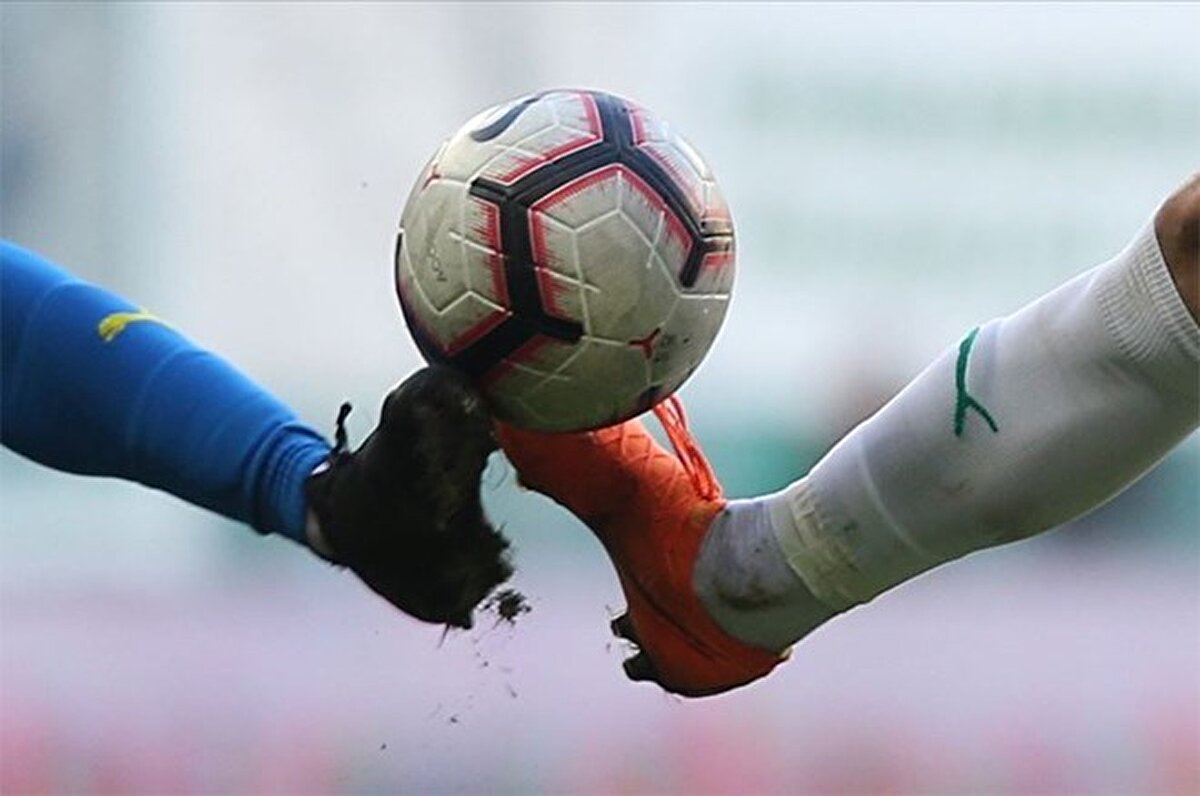 Buna göre kulüpler gelecek sezondan itibaren takımda 14 yabancı bulundurabilecek, 14 yabancı futbolcu içerisinden 2 futbolcunun 2003 ve sonrası doğumlu olması şartı koymuştu.<br><br>