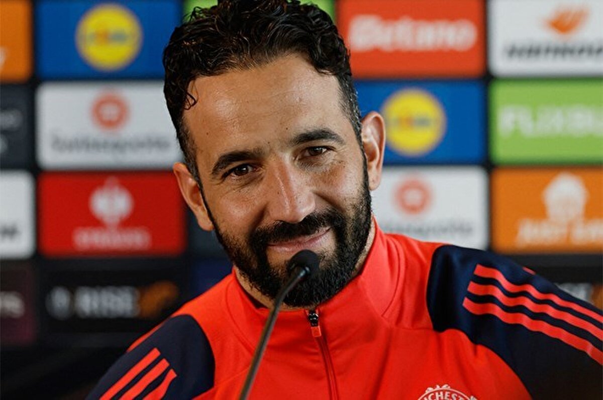 Manchester United'da koltuğu sallanan ve gelecek sezon işlerin düzelmemesi halinde istifa sinyali veren Ruben Amorim'in yerine adaylar sıralandı.