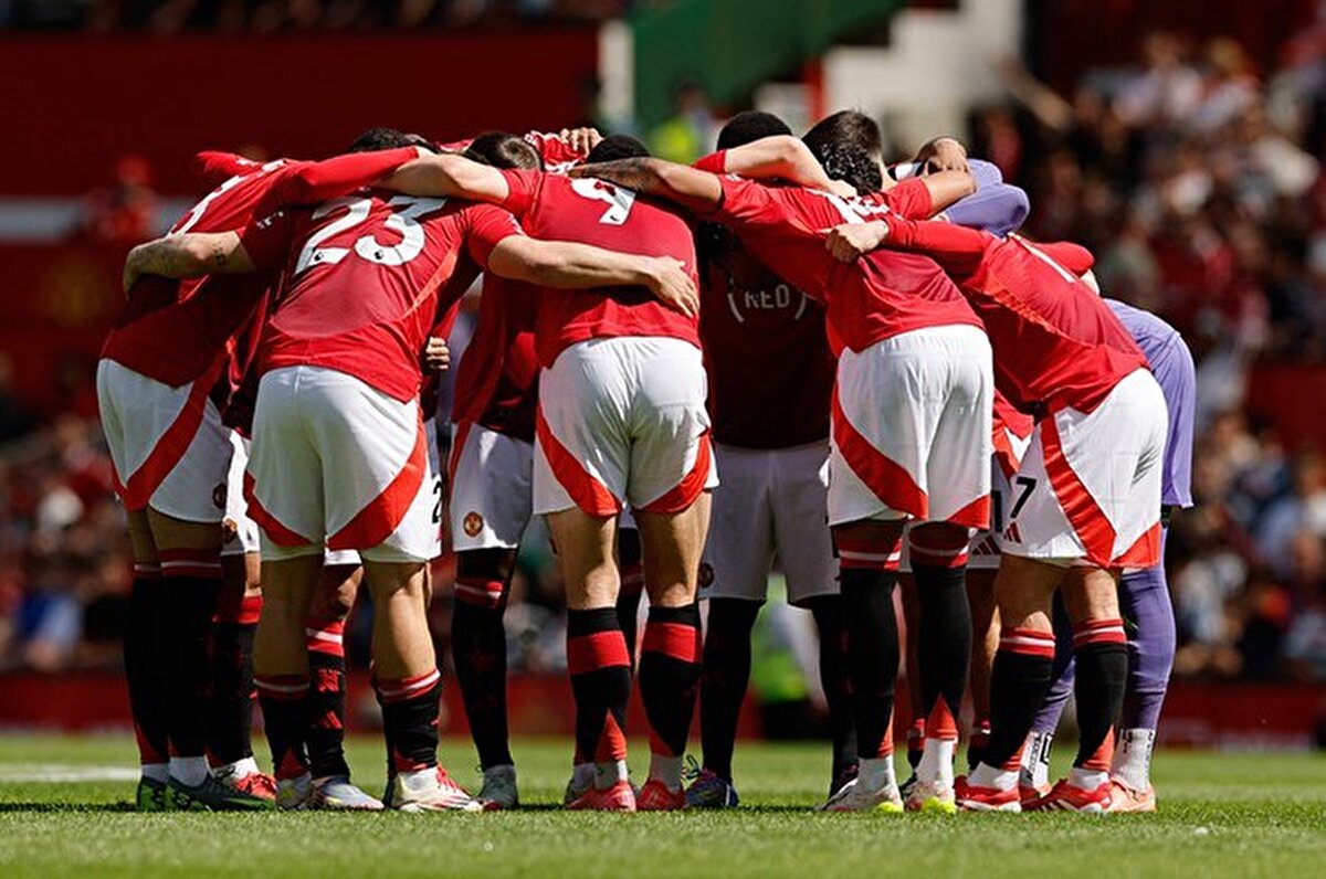 Manchester United, İngiltere Premier Lig'de son 2 haftaya girilirken 39 puanla küme düşme hattının 2 basamak üzerinde 16. sırada yer alıyor.