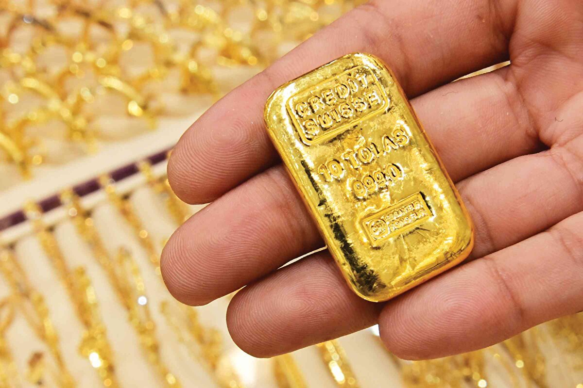 Bugün güncel altın fiyatları alış-satış rakamları inceliyor. Güvenli liman olarak kabul edilen sarı metale yatırım yapmak isteyenler altın fiyatları bugün ne kadar oldu, düştü mü, yükseldi mi?