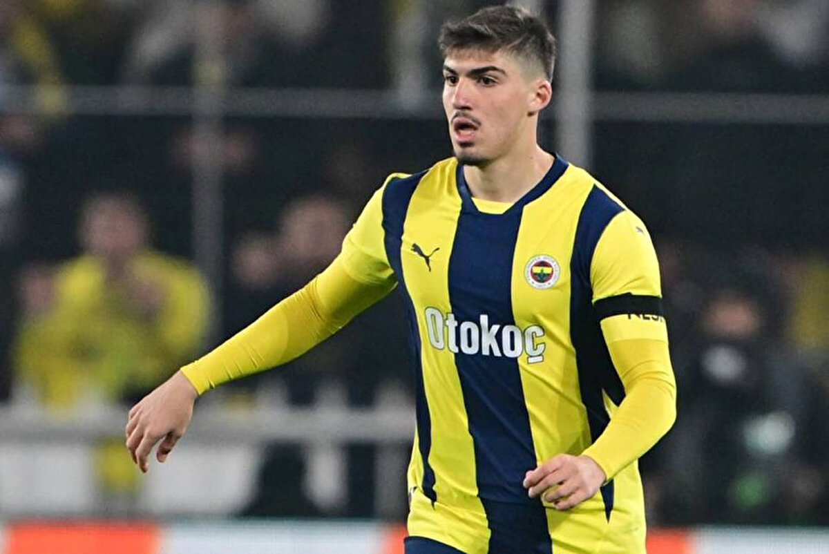 Yusuf Akçiçek bu sezon Fenerbahçe formasıyla 18 maça çıktı. 19 yaşındaki futbolcu bu karşılaşmalarda 2 gol ve 1 asistlik skor katkısı verdi.<br>