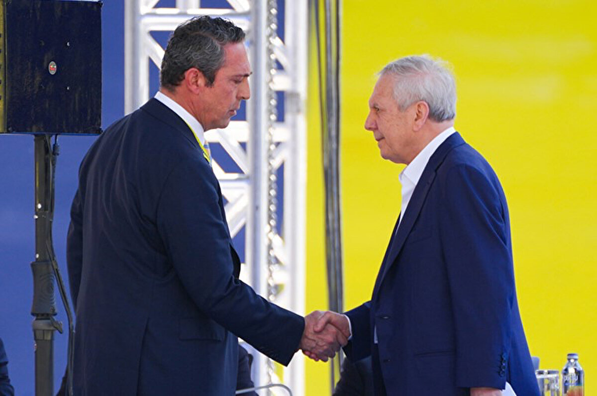 İkilinin kulübün geleceğiyle ilgili önemli konuları masaya yatıracağı aktarılırken, Koç'un Yıldırım'dan destek isteyeceği vurgulandı.<br>