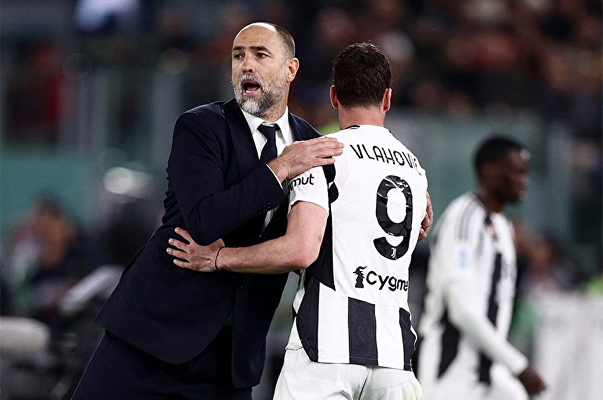 Cristiano Giuntoli, "Fenerbahçe, Vlahovic ile ilgileniyor mu, biliyor musunuz?" sorusunu ise "Bilmiyorum. Fenerbahçe ile Vlahovic için konuşmadım." diyerek cevapladı.<br>