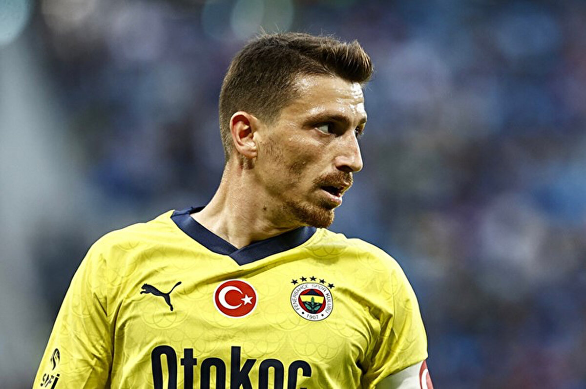 "Mert Hakan Yandaş'ın dövmesi sağ ayağında enfeksiyon ise sol ayağında oluştu. Olayın dövmeyle uzaktan yakından bir alakası yok. Oyuncu sıradan bir enjeksiyon olduktan sonra o bölgede kolayca izah edilemeyecek bir şekilde bir enfeksiyon oluştu. Çok ender rastlanan bir durum.<br>