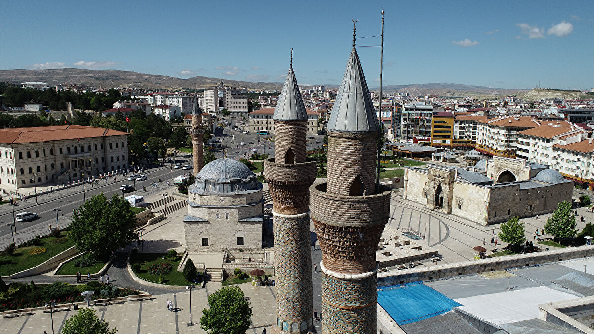 17) Sivas<br>Toplam servet: 1,8 milyar $<br>Zengin sayısı: 2