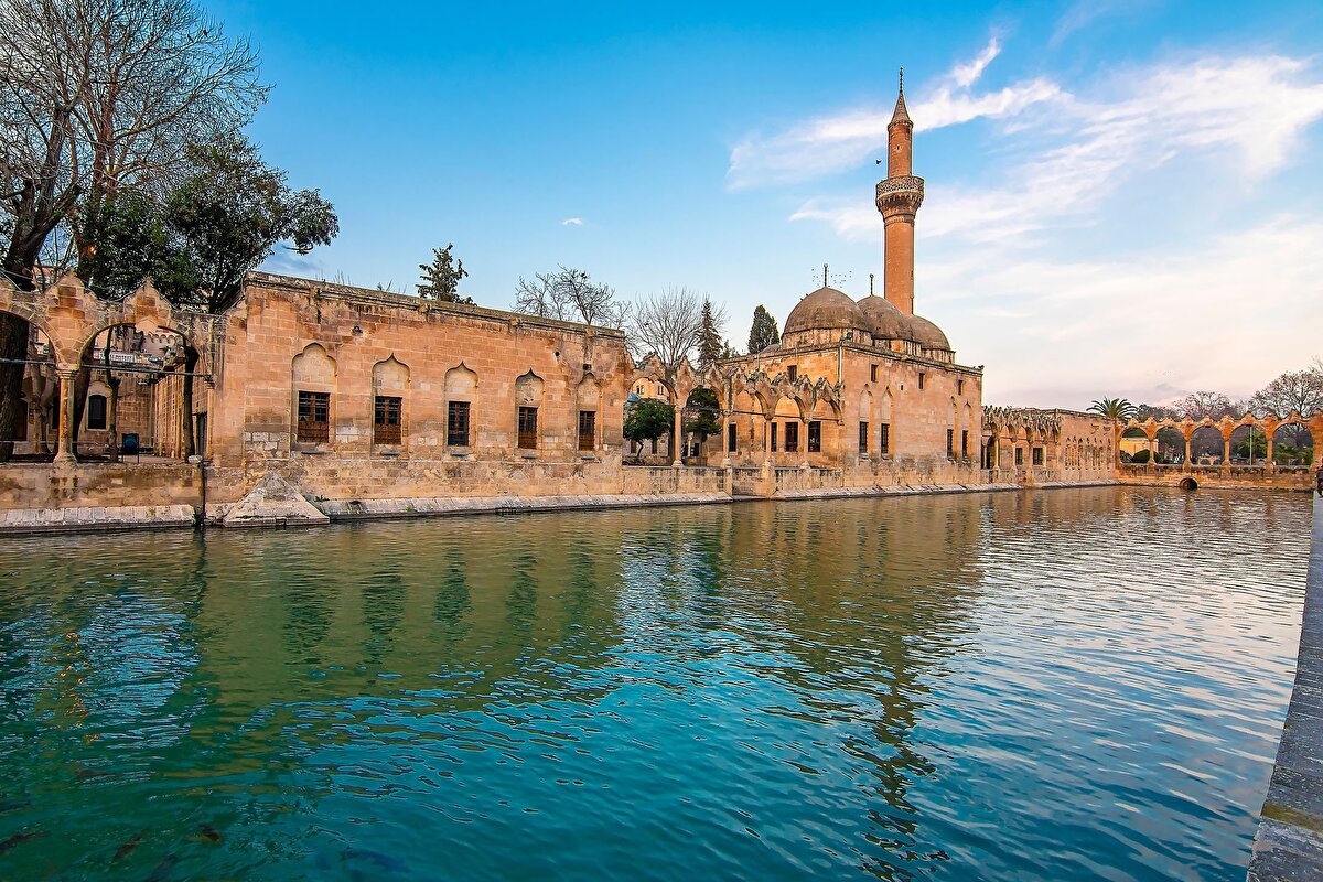 12) Şanlıurfa<br>Toplam servet: 2,5 milyar $<br>Zengin sayısı: 1