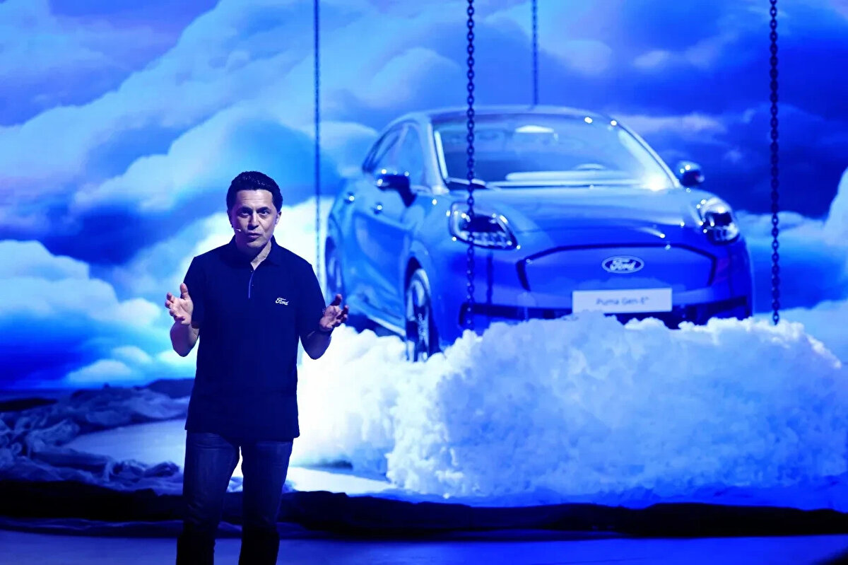 Şimdi bu altyapı ve deneyim binek araçlar için de son kullanıcıların hizmetinde. Çünkü bizce elektrikli mobilite tek başına bir ürün değil; bir ekosistem. Ve Ford Türkiye olarak biz, bu ekosistemin dönüşümüne liderlik etme vizyonunu taşıyoruz.”