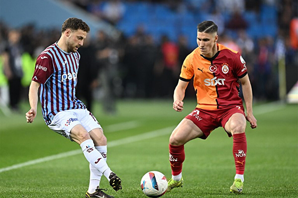 Bu sezonki 3. maç<br><br>Sarı-kırmızılı ekip, bu sezon Süper Lig'de 2 kez karşılaştığı Trabzonspor'u 2 maçta da yenmeyi başardı. Ligin 16. haftasında İstanbul'daki karşılaşmayı sarı-kırmızılı takım Dries Mertens, Yunus Akgün ve Michy Batshuayi'nin golleriyle 4-3 kazandı. Karadeniz temsilcisinin gollerini ise Ozan Tufan (2) ve Simon Banza attı. İki ekip, ligin ikinci yarısında ise 3 gün önce karşı karşıya geldi. Papara Park'taki 35. hafta mücadelesini konuk takım Abdülkerim Bardakcı ve Alvaro Morata'nın golleriyle 2-0 galip tamamladı.