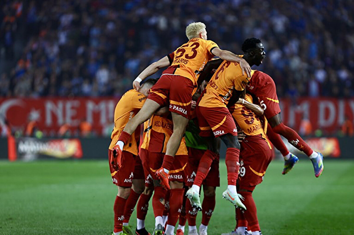 Son şampiyonluk 2019'da<br><br> Galatasaray, Türkiye Kupası'nda 5 sezondur şampiyonluk yaşayamıyor. Kupada son zaferini 2018-19 sezonunda Akhisarspor'u yenerek elde eden sarı-kırmızılı ekip, 2019-20, 2020-21, 2022-23 ve 2023-24 sezonlarında çeyrek final, 2021-22 sezonunda ise 5. turdan ileriye geçemedi. Galatasaray, 5 sezon aradan sonra finale yükseldiği kupayı kazanarak hasretine son vermeyi hedefliyor.<br>