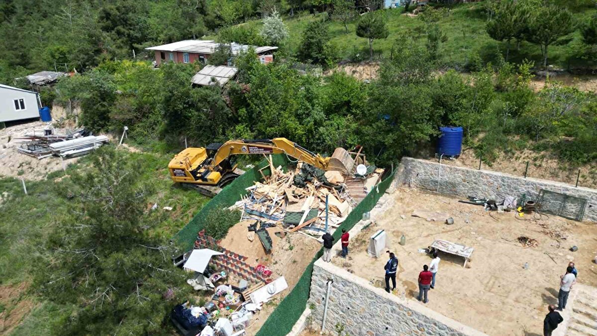 Bu kapsamda, ilgili mevzuatlar doğrultusunda hareket edilerek hem caydırıcılığın sağlandığı hem de kamu düzeninin korunmasına yönelik somut adımlar atıldığı belirtildi.