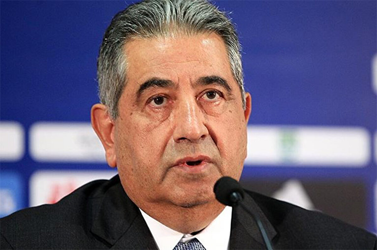 Başkanlıksa başkanlık... Bir Fenerbahçeli için en önemli onur Fenerbahçe başkanlığıdır. Fenerbahçe ortada kalmaz gerekirse başkanlıkta olur.<br>