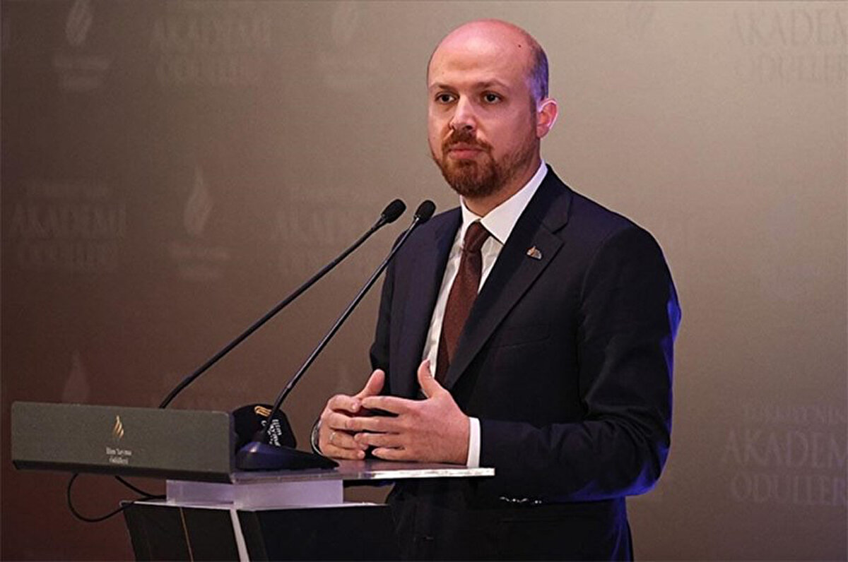 "Söz konusu bile değil, hiç işim olmaz. Ben tabii ki Fenerbahçeliyim ayrı mesele. Yıllardır şampiyon olamamaya üzülüyoruz ama benim bu işlerle ilgim, alakam yok. <br>