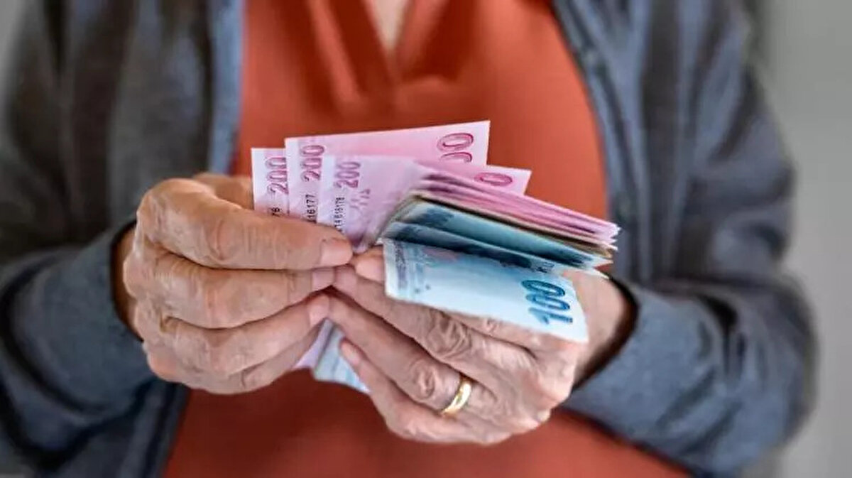 EMEKLİLERİN İKRAMİYELERİ 2-5 HAZİRANDA YATIRILACAK<br><br> <br><br>Kurban Bayramı 6-9 Haziran tarihlerinde idrak edilecek. İkramiyeler de bir önceki hafta yani 2-5 Haziran arasında emeklilerin hesaplarına yatırılacak.<br><br>