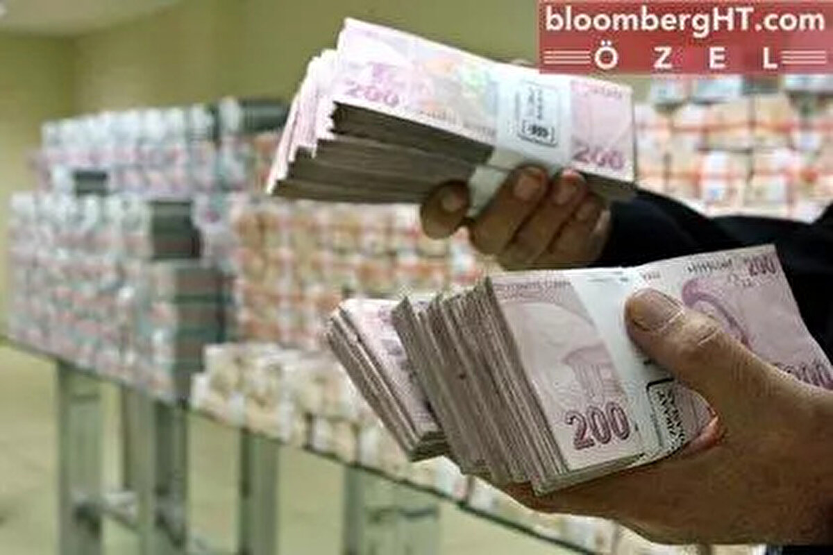 Kıdem tazminatı ne kadar olacak?<br><br>Halen tazminat tavanı 46 bin 655 lira. Yeni tavan temmuz artışı 16.71 olursa 54 bin 451 liraya ulaşacak.<br><br> <br><br>Damga vergisi kesilmiş olarak yıllık en çok 54 bin 38 lira kıdem tazminatı ödenecek.