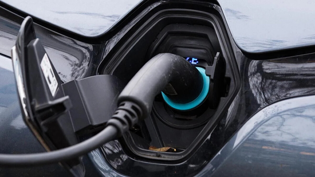 Elektrikli otomobil piyasasındaki güven dalgalanmaları devam ederken Elektrikli Araç İstihbarat Raporu'na göre yapılan son araştırmalar en güvenilir elektrikli otomobil markalarını gözler önüne serdi.