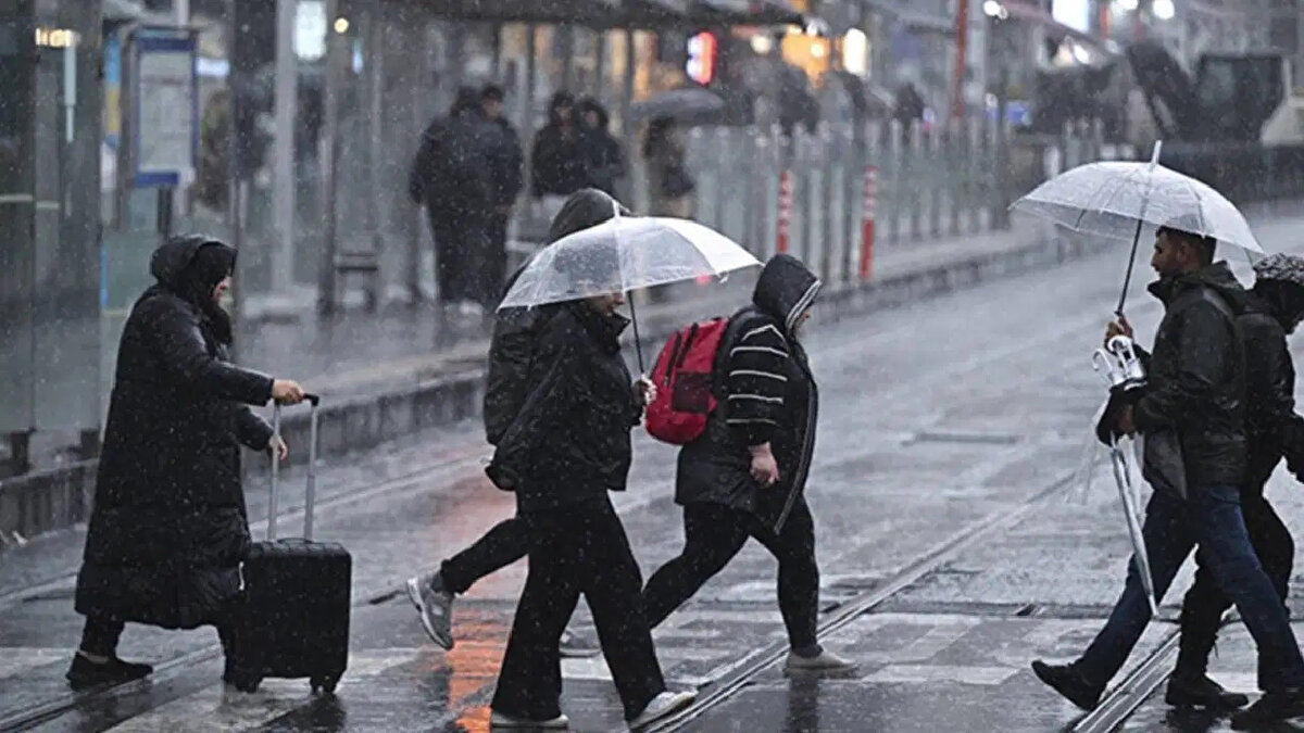 Meteoroloji Genel Müdürlüğü tarafından yapılan tahminlere göre ülkemiz genelinin parçalı ve çok bulutlu, Doğu Akdeniz, İç Anadolu'nun güney ve doğusu, Orta ve Doğu Karadeniz, Doğu ve Güneydoğu Anadolu ile Kastamonu çevrelerinin sağanak ve gök gürültülü sağanak yağışlı geçeceği tahmin ediliyor.