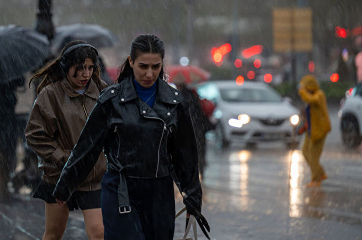 Kocaeli: 22, Parçalı ve az bulutlu