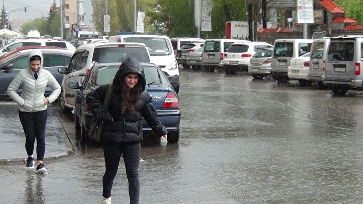 İzmir: 26, Parçalı ve az bulutlu