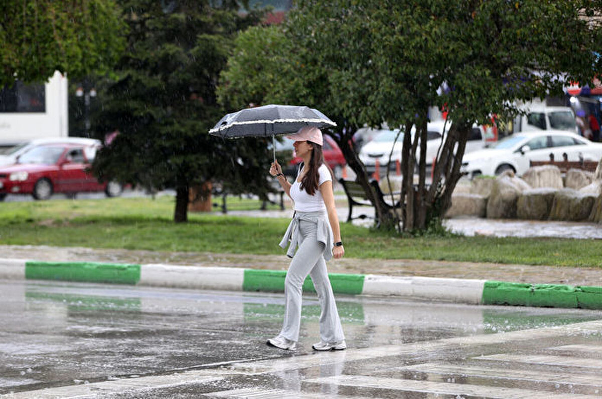 Bursa: 23, Parçalı ve az bulutlu<br><br>Balıkesir: 24, Parçalı ve az bulutlu<br><br>Edirne: 25, Parçalı ve az bulutlu