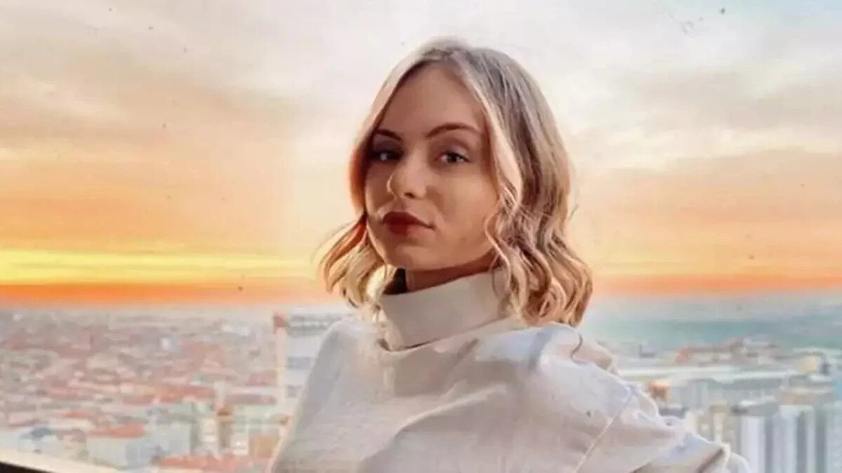 11. Cemre Solmaz<br>Platformlar: TikTok, Instagram<br><br>Takipçi Sayısı: Yaklaşık 3 milyon<br><br>Niş: Yaşam tarzı<br><br>Açıklama: TikTok'un parlayan yıldızlarından biri olan Cemre Solmaz, dans ve yaşam tarzı içerikleriyle geniş bir takipçi kitlesine sahiptir.