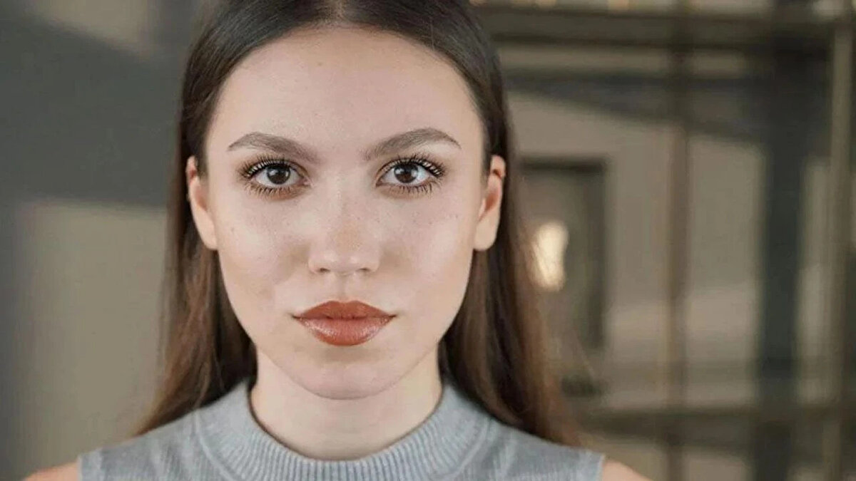 5. Duygu Özaslan<br>Platform: Instagram, YouTube, TikTok<br><br>Takipçi Sayısı: 2 milyon (Instagram)<br><br>Niş: Güzellik ve yaşam tarzı<br><br>Açıklama: Güzellik ve yaşam tarzı içerikleriyle tanınan Özaslan, farklı platformlarda aktif olarak içerik üretmektedir.