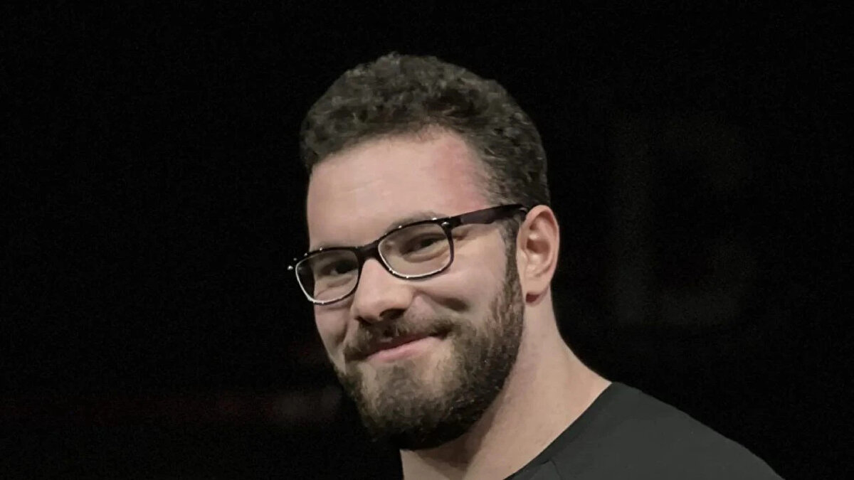 1. Tuna Tavus<br>Platform: YouTube<br><br>Yıllık Gelir: Yaklaşık 130 milyon TL (3,7 milyon USD)<br><br>Açıklama: Eğlenceli ve çeşitli içerikleriyle geniş bir izleyici kitlesine ulaşarak yüksek gelir elde etmektedir.