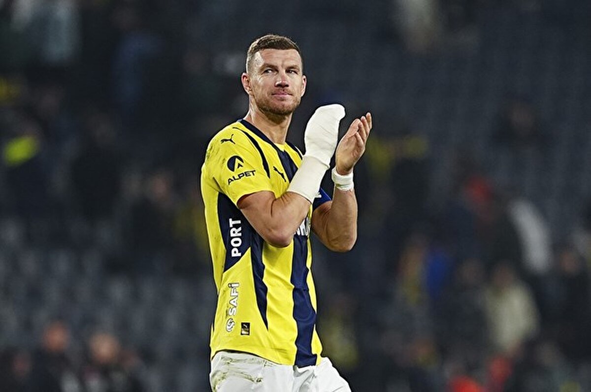 Öte yandan Como'nun ise hücumdaki genç futbolcuların gelişimine katkı sağlayabilecek deneyimli bir santrfor aradığı ve bu ismin Dzeko olabileceği aktarıldı.<br><br>