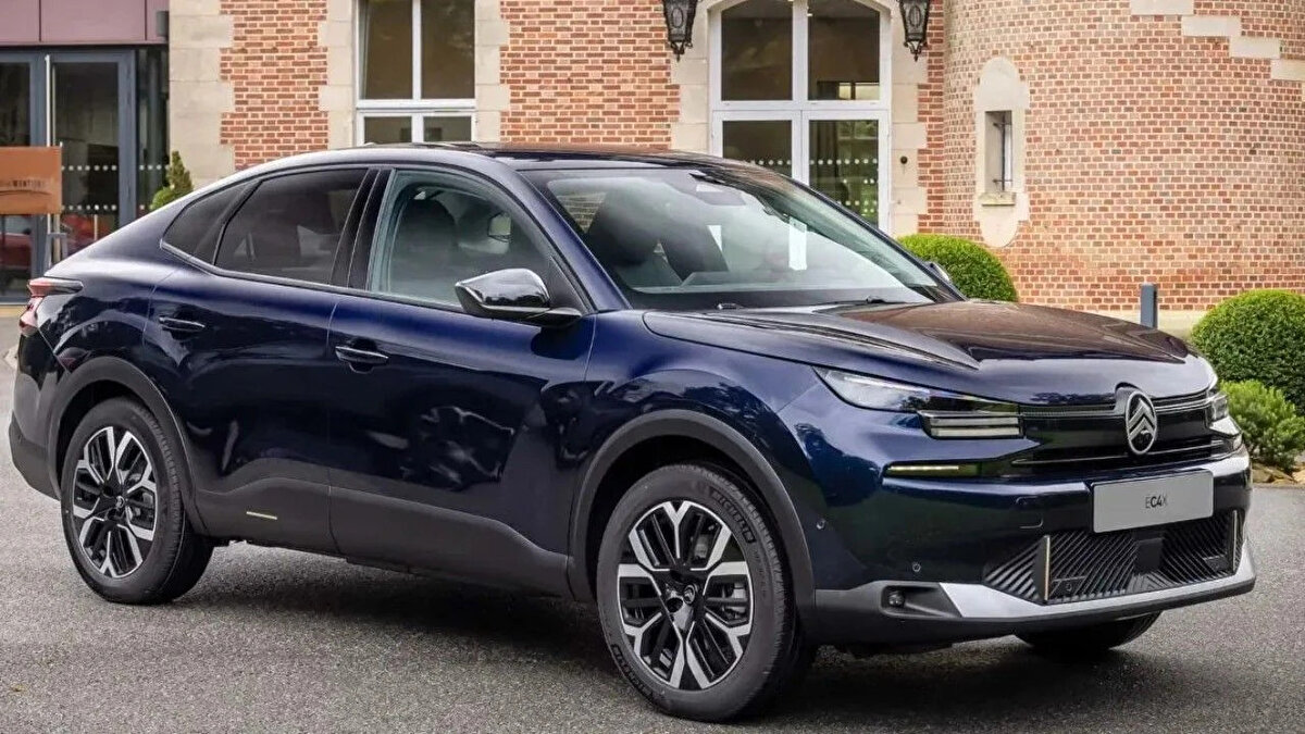 CITROËN C4 X<br>Yeni C4 X modelinde Mayıs ayına özel: ​<br><br>150.000 TL 12 AY %0 faiz ya da nakit indirimi seçeneği​<br><br>Kampanya 2025 model yılı Max versiyonu için geçerlidir.