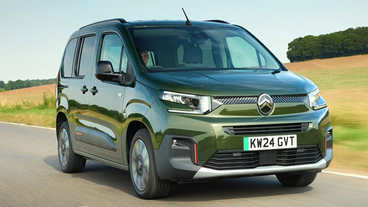 CITROËN BERLİNGO<br>Citroën Berlingo modelinde Mayıs ayına özel: ​<br><br>280.000 TL 12 AY %0 faiz,​<br><br>700.000 TL 12 AY %2,99 faiz ya da​<br><br>Nakit indirimi seçeneğiyle​<br><br>Kampanya 2025 model yılı için geçerlidir.<br><br>