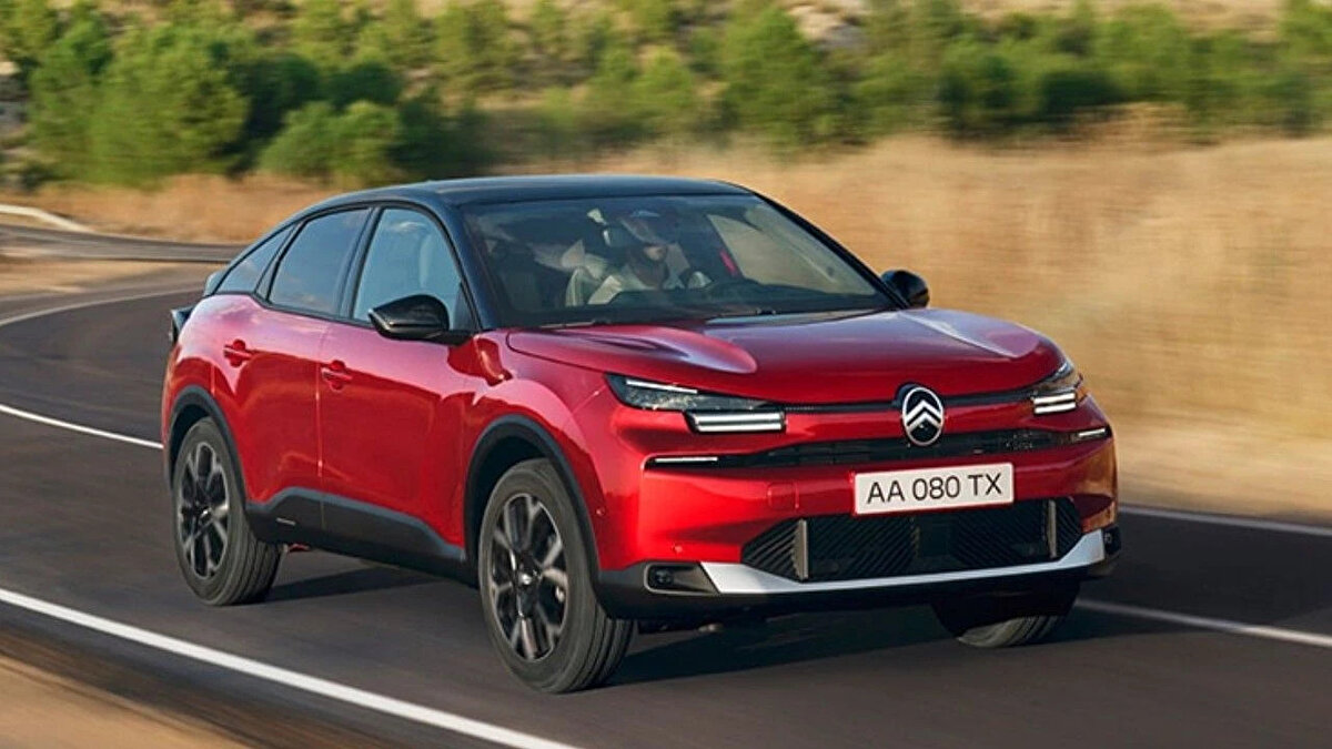 CITROËN C4<br>Yeni C4 modelinde Mayıs ayına özel: ​<br><br>150.000 TL 12 AY %0 faiz ya da nakit indirimi seçeneği​<br><br>Kampanya 2025 model yılı You ve Max 1.2 Puretech 130 HP EAT8 versiyonu için geçerlidir.