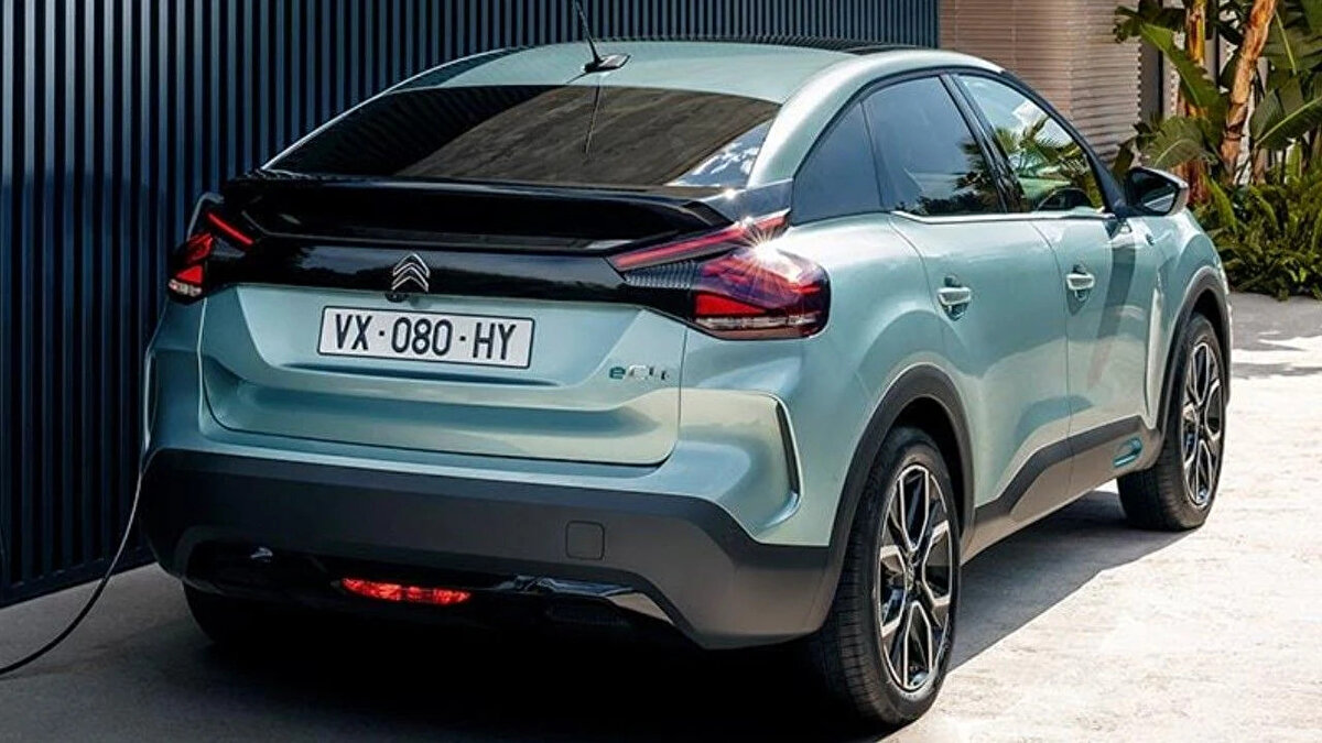 CITROËN Elektrikli ë-C4<br>Yeni Elektrikli Ë-C4 modelinde Mayıs ayına özel: ​<br><br>150.000 TL 12 AY %0 faiz ya da nakit indirimi seçeneği​<br><br>Kampanya 2025 model yılı için geçerlidir.