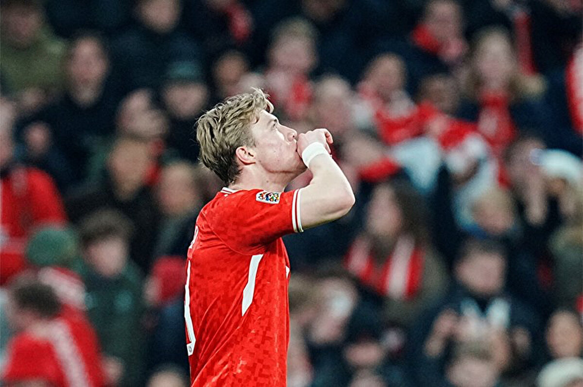 Yıldız futbolcunun şu anda piyasa değeri 45 milyon euro olarak gösteriliyor.<br>