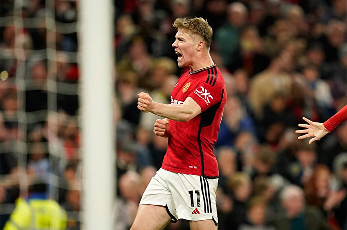 Haberde, Fenerbahçe'nin Manchester United forması giyen Rasmus Hojlund için yapmaya hazırlandığı teklife dair detaylar da paylaşıldı.<br>