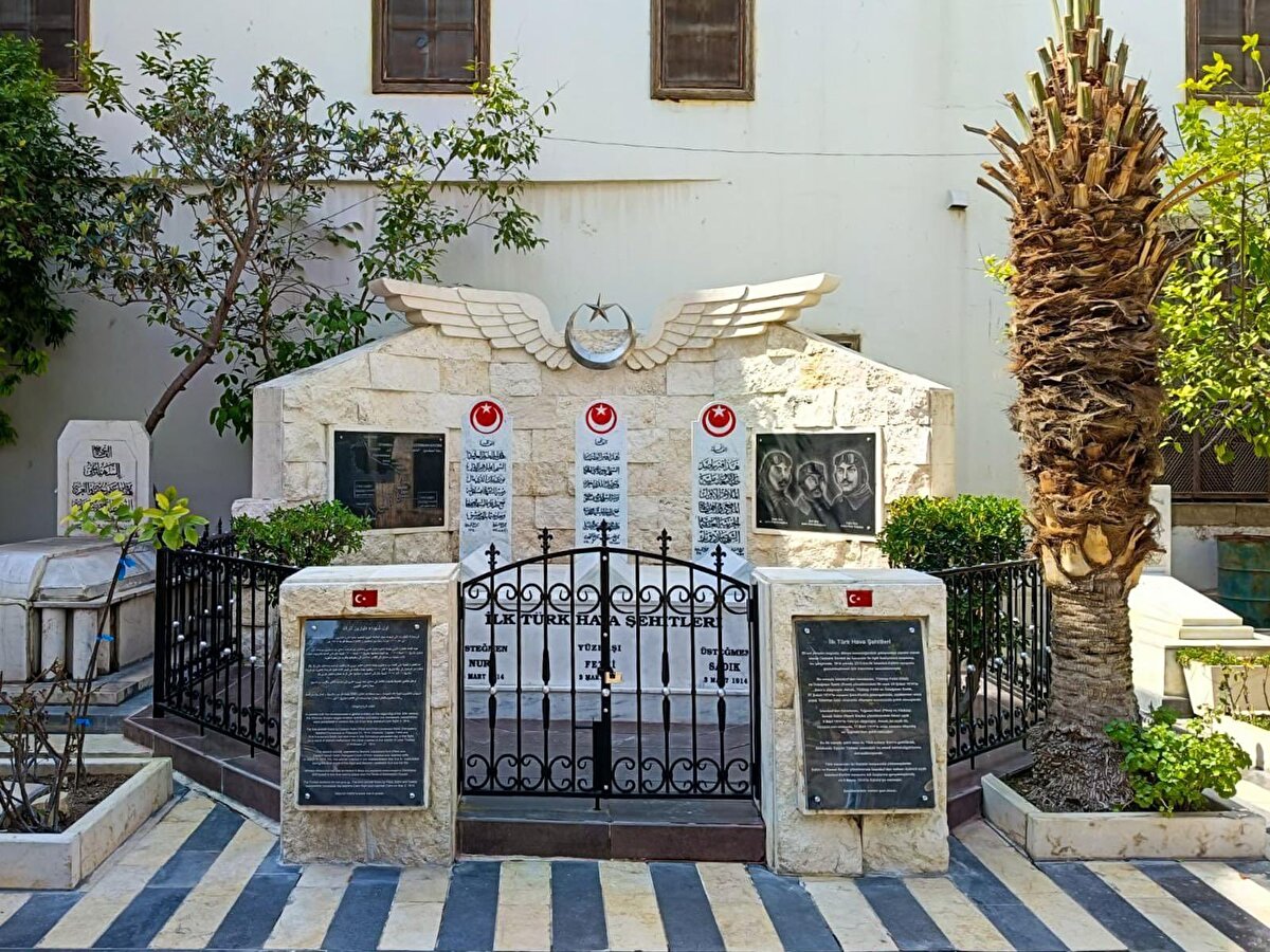 Balkan Savaşları'nın ardından Osmanlı toplumunda oluşan moral kaybını gidermek, teknolojik kabiliyeti göstermek ve özellikle Ortadoğu halkları üzerindeki etkinliği artırmak amacıyla 1914 yılının Şubat-Mart aylarında İstanbul-Mısır hattında kıtalararası sefer düzenlendi.