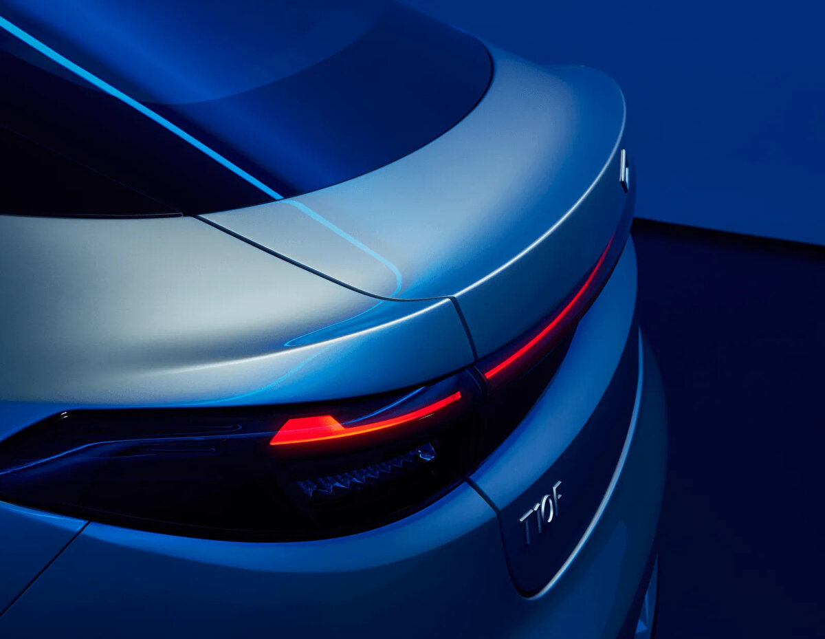 Milyonlarca araç sahibinin beklediği hurda araç teşviki uzun zamandır konuşuluyor, 25 yaş ve üzeri araç sahipleri için ÖTV ve KDV indirimleri sunulurken, yerli otomobil üreticisi TOGG'un da bu teşviki desteklemek amacıyla özel bir kampanya başlatması bekleniyor.