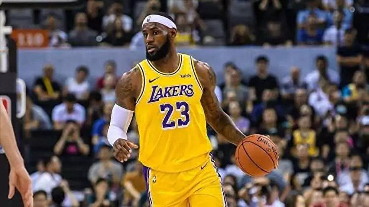 6.LeBron James, basketbol: <br><br> <br><br>133,8 milyon dolar (105,5 milyon sterlin)<br><br>