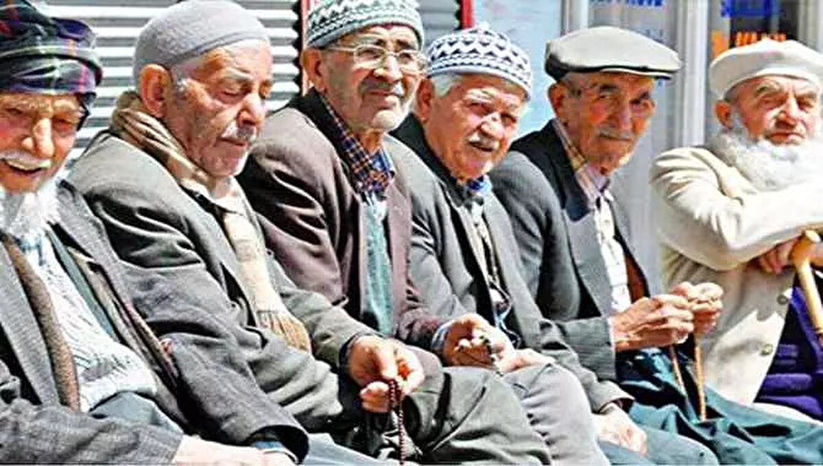 TÜİK bunun yanında Türkiye'de genç nüfusun en yoğun ve düşük olduğu illeri de açıkladı.<br><br> <br><br>İşte Türkiye'nin en genç ve yaşlı 10 ili