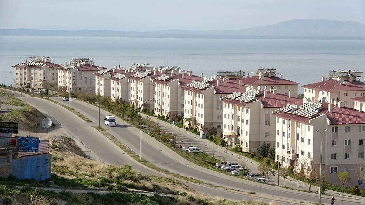 BAŞVURU SÜRECİ VE ŞARTLAR <br><br>Projeden faydalanmak isteyenlerin T.C. vatandaşı olması ve 18 yaşını doldurmuş olması gerekiyor. Her hane için yalnızca bir başvuru kabul edilecek; birden fazla başvuru yapılması halinde tüm başvurular geçersiz sayılacak. 