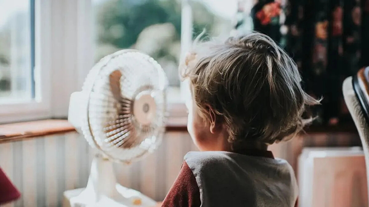 Yaz aylarında sık sık kullanılan vantilatör, gece boyu rahat bir uyku verse de tehlikesi de bir o kadar korkutucu.<br><br>