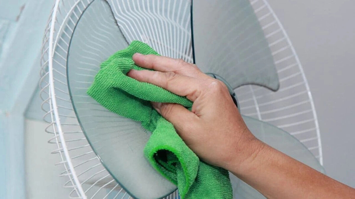 Öte yandan ikinci alternatif olarak bilekleri soğuk suyla yıkamak veya ayakları serin suda bekletmek de etkili bir çözüm