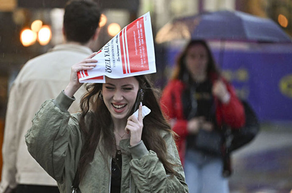 Trabzon: 19, Parçalı ve çok bulutlu, sağanak ve yer yer gök gürültülü sağanak yağışlı<br><br>Artvin: 24, Parçalı ve çok bulutlu, sağanak ve yer yer gök gürültülü sağanak yağışlı<br><br>Erzurum: 17, Parçalı ve az bulutlu<br><br>Van: 16, Parçalı ve az bulutlu