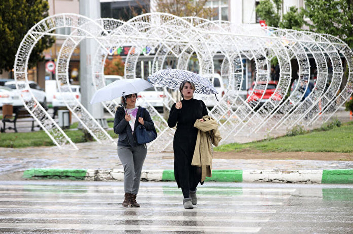 Gaziantep: 28, Parçalı ve az bulutlu<br><br>Mardin: 23, Parçalı ve çok bulutlu<br><br>Şanlıurfa: 30, Parçalı ve çok bulutlu
