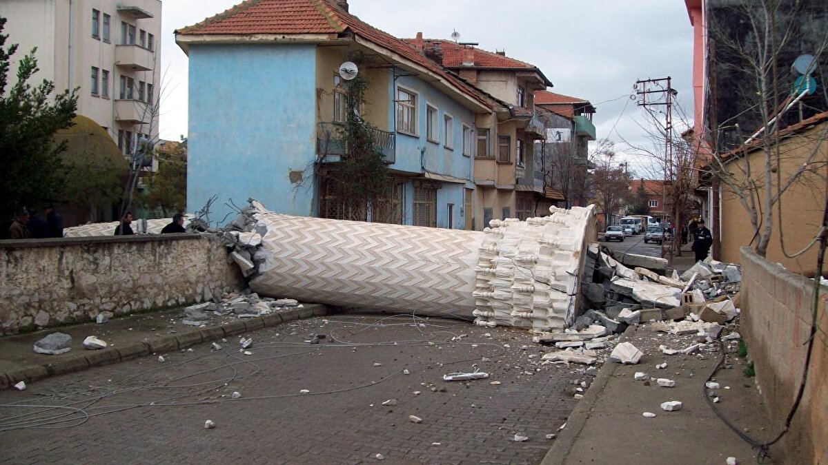 Afyonkarahisar<br><br>Sarı kodla uyarıldı. Kuvvetli rüzgar bekleniyor.