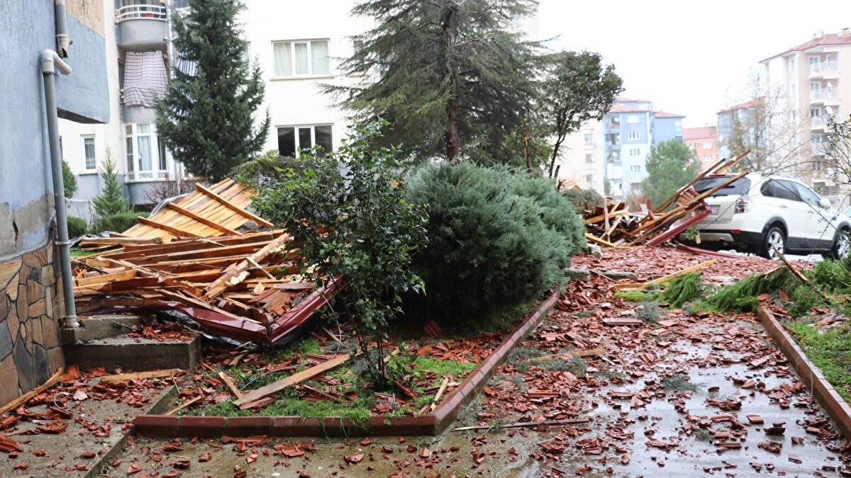 Denizli<br><br>Sarı kodla uyarıldı. Kuvvetli rüzgar bekleniyor.